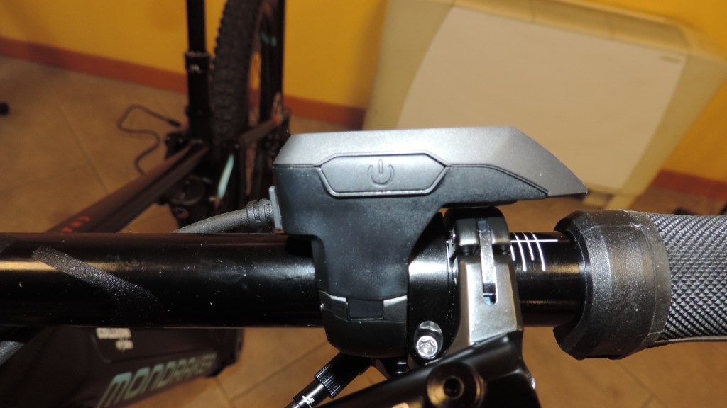 tasto per accendere la ebike con display Purion