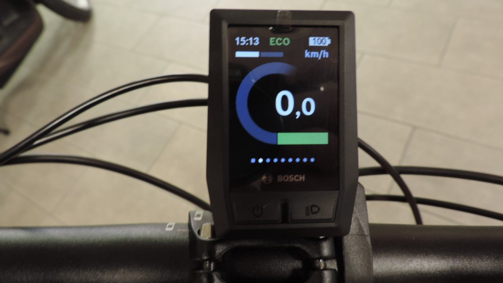 la schermata dell'assistenza ECO è verde per indicare un basso conumo di batteria del computer Kyox di Bosch