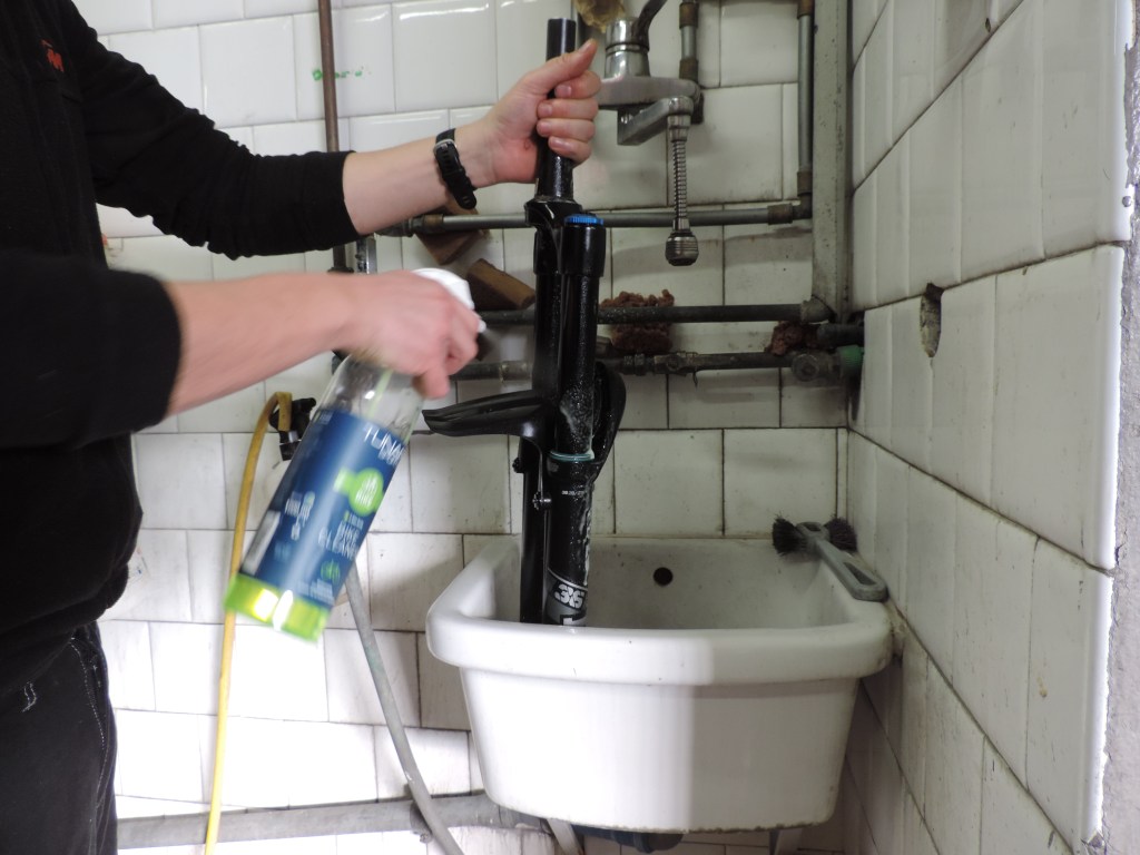 pulizia della forcella a lavoro terminato