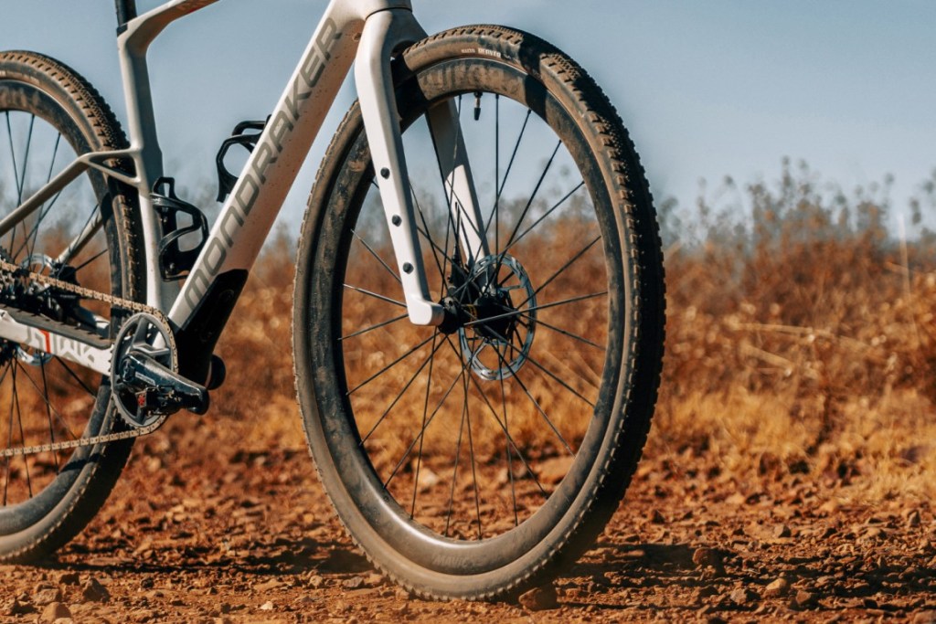 aggancio sulla forcella nella arid carbon della mondraker